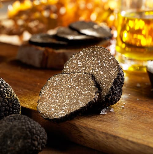 Comment râper les truffes noires et les préparer ? - LES CAVEURS