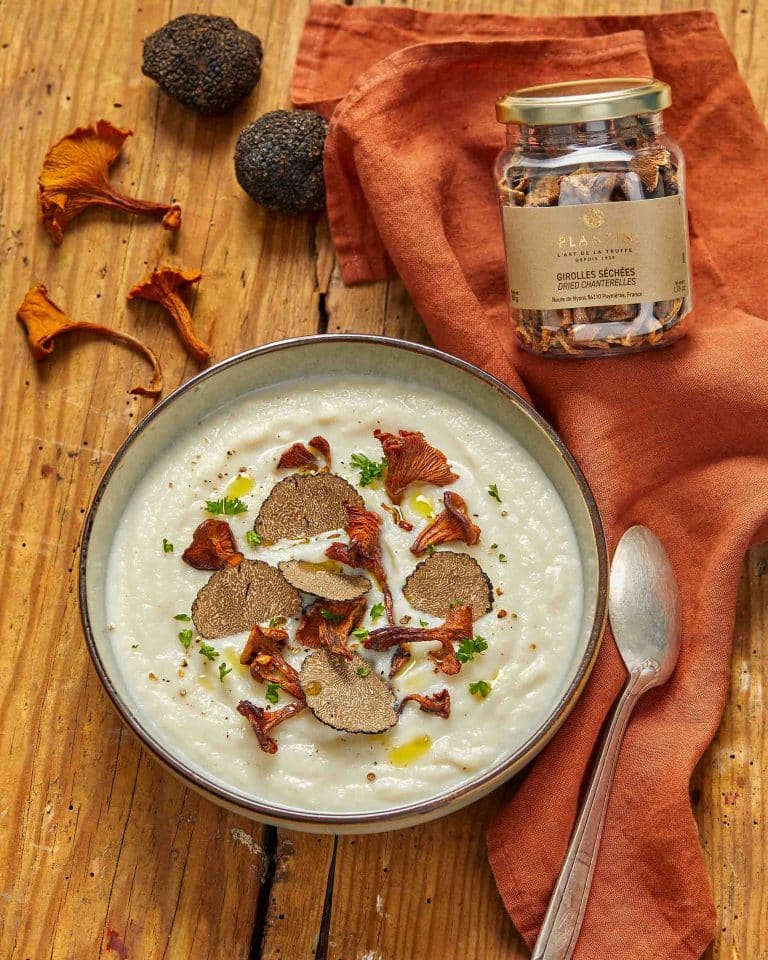 veloute de topinambours aux girolles et à la truffe de bourgogne